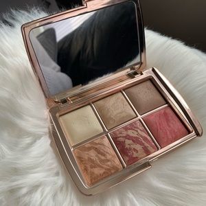Hourglass Ambient lighting volume 3